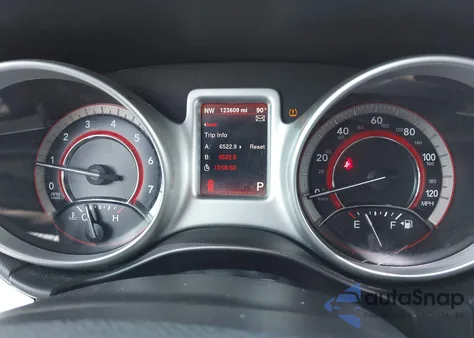 2016 Dodge Journey Sxt z USA, uszkodzony, nr VIN 3C4PDCBG9GT165847